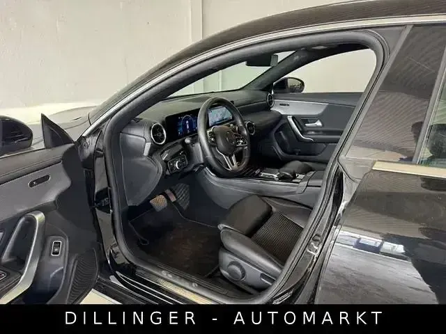 Gebraucht Mercedes CLA220 Shooting Brake 190 PS (139 kW) 2020 Schwarz Kombi