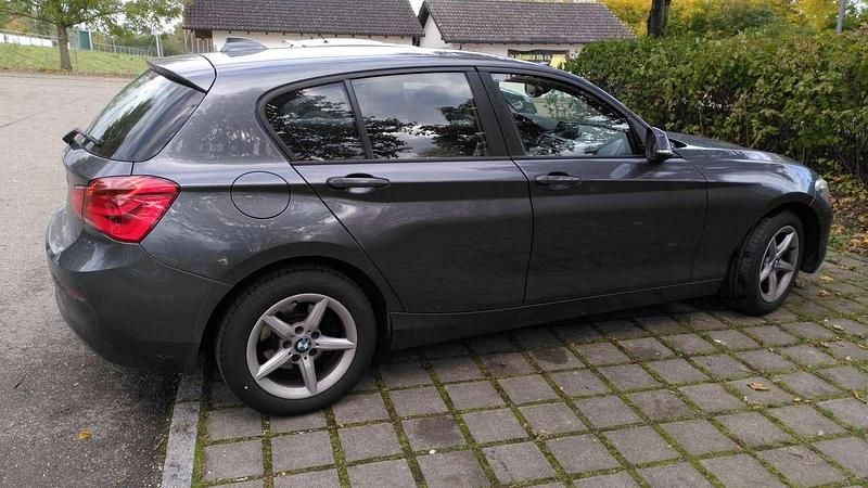 Grau Gebraucht 2015 BMW 116 Advantage Kleinwagen | 10.950 € (Guter Preis) - Bild 1/4