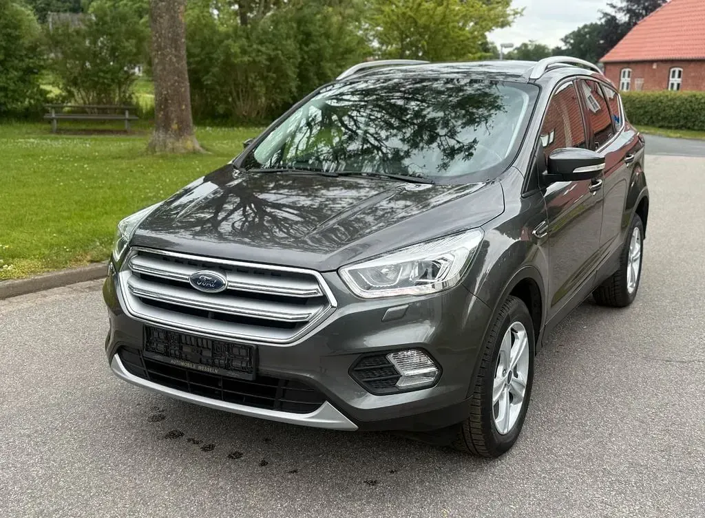 Gebraucht Ford Kuga Titanium 150 PS (110 kW) 2017 Grau SUV