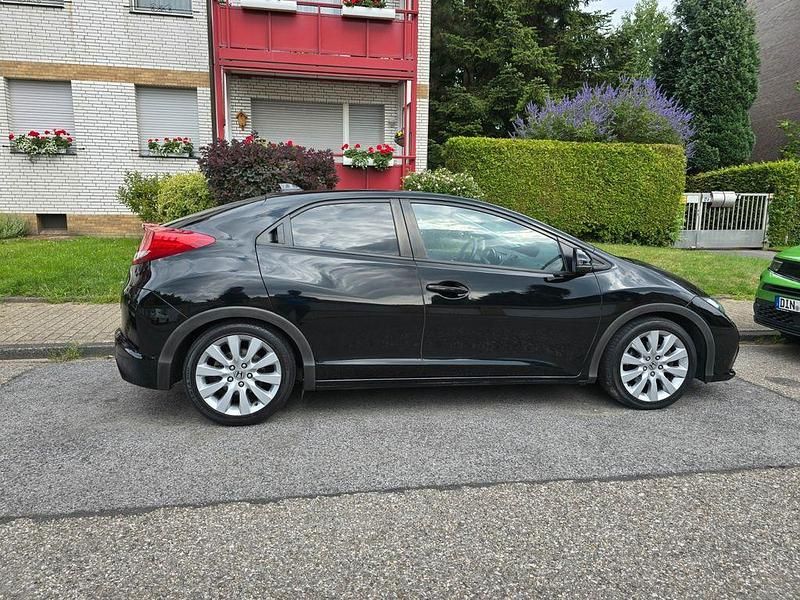 Schwarz Gebraucht 2014 Honda Civic Lifestyle Limousine | 11.999 € (Teuer) - Bild 1/4