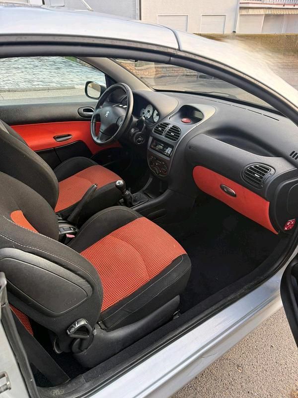 Gebraucht Peugeot 206 CC 110 PS (80 kW) 2009 Silber Cabrio
