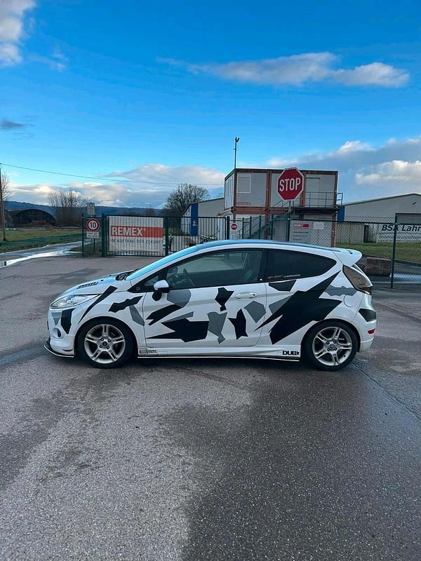 Gebraucht Ford Fiesta 96 PS (70 kW) 2010 Andere farben Kleinwagen