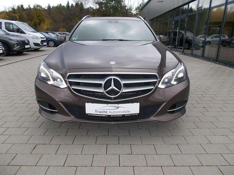 Gebraucht Mercedes E200 184 PS (135 kW) 2015 Dolomitbraun Kombi