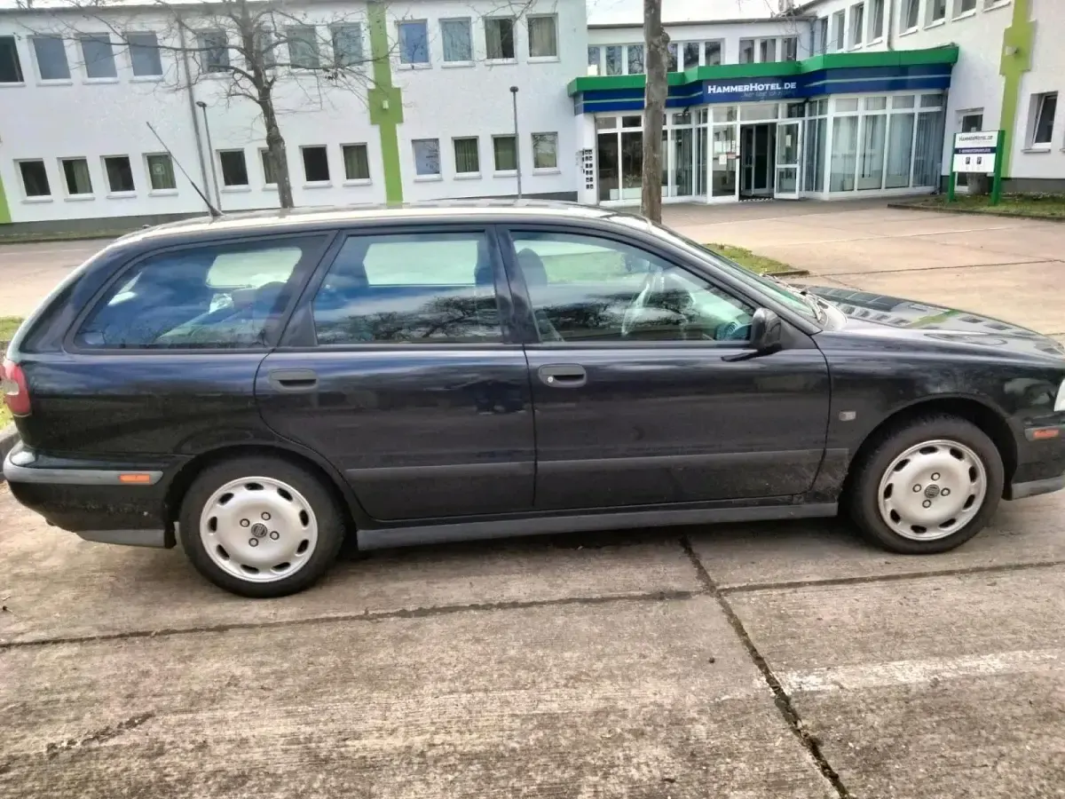 Gebraucht Volvo V40 115 PS (84 kW) 1998 Blau Kombi