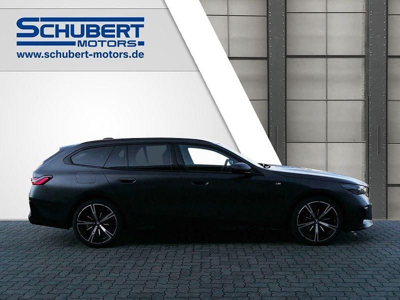 Gebraucht BMW 530e M Sport 299 PS (219 kW) 2024 Grau Kombi