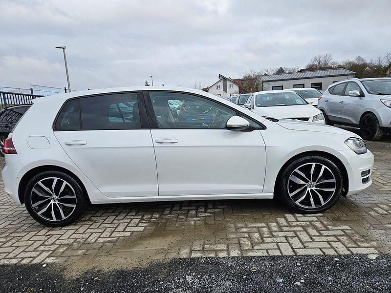 Gebraucht VW Golf VII Highline 122 PS (89 kW) 2014 Weiß Limousine
