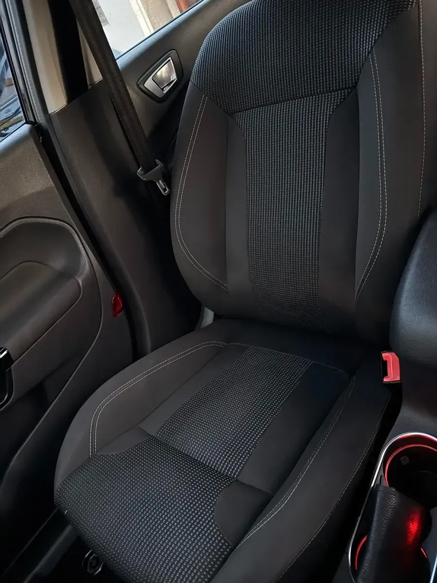 Gebraucht Ford Fiesta 101 PS (74 kW) 2016 Schwarz Kleinwagen