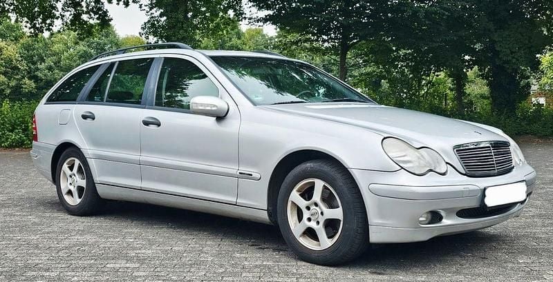 Gebraucht Mercedes C220 Classic 143 PS (105 kW) 2002 Silber Limousine