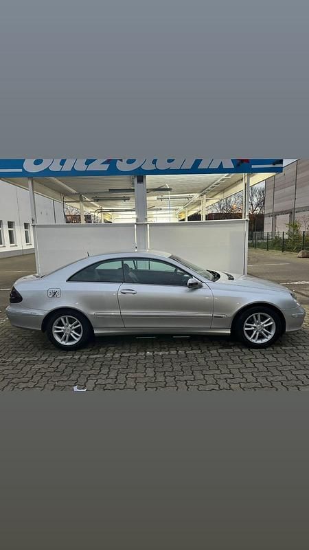 Grau Gebraucht 2004 Mercedes CLK270 Coupé | 4.800 € (Fairer Preis) - Bild 1/4