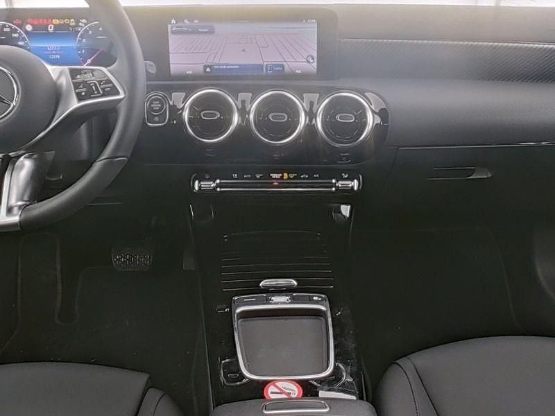 Gebraucht Mercedes A200 Advanced Plus 163 PS (119 kW) 2025 Grau Limousine