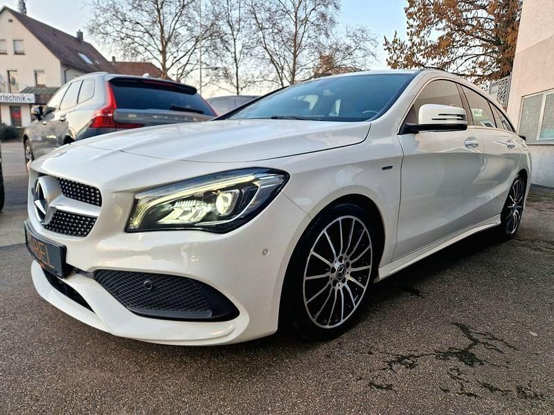 Gebraucht Mercedes CLA180 Shooting Brake AMG line 122 PS (89 kW) 2018 Weiß Kombi