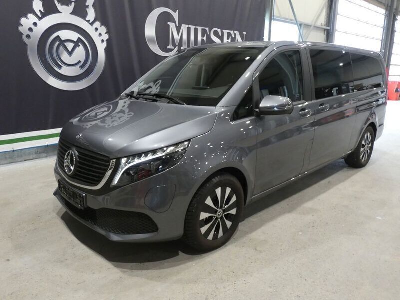 Grau Gebraucht 2024 Mercedes EQV300 Van / Kleinbus | 93.891 € - Bild 1/4