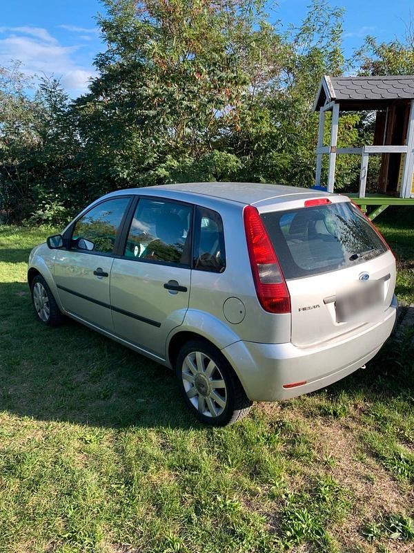 Gebraucht 2004 Ford Fiesta Kleinwagen | 650 € (Superpreis) - Bild 1/4