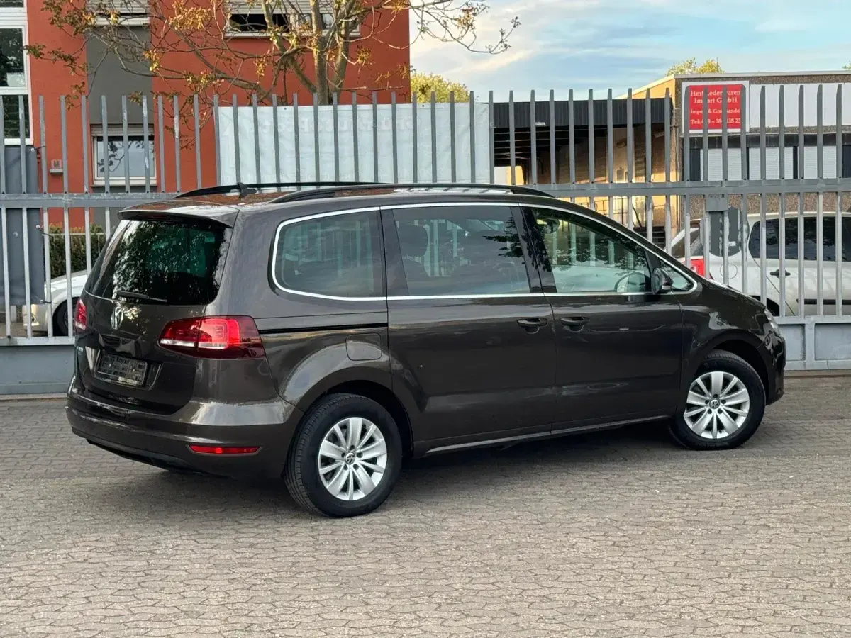 Gebraucht VW Sharan 150 PS (110 kW) 2020 Braun Van / Kleinbus