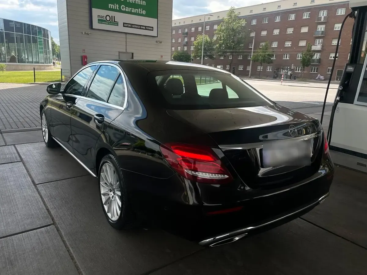 Gebraucht Mercedes E350 286 PS (210 kW) 2018 Schwarz Limousine
