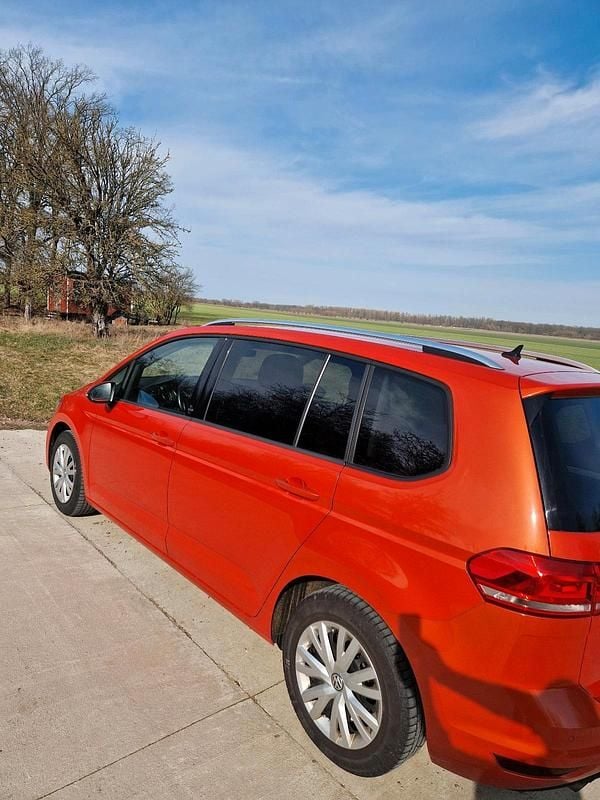 Gebraucht VW Touran 150 PS (110 kW) 2017 Orange Van / Kleinbus