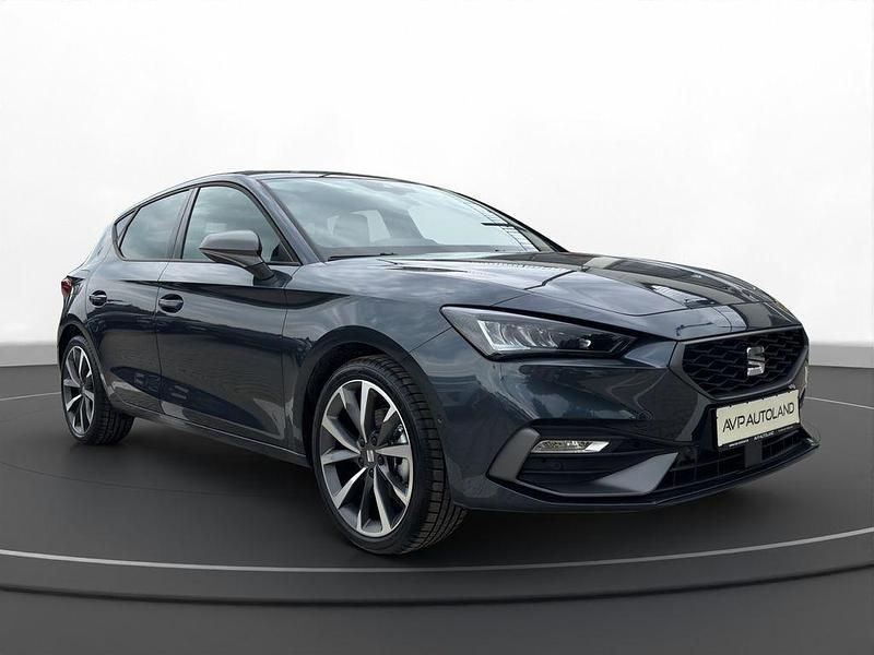Neu Seat Leon FR 150 PS (110 kW) 2025 Grau Limousine