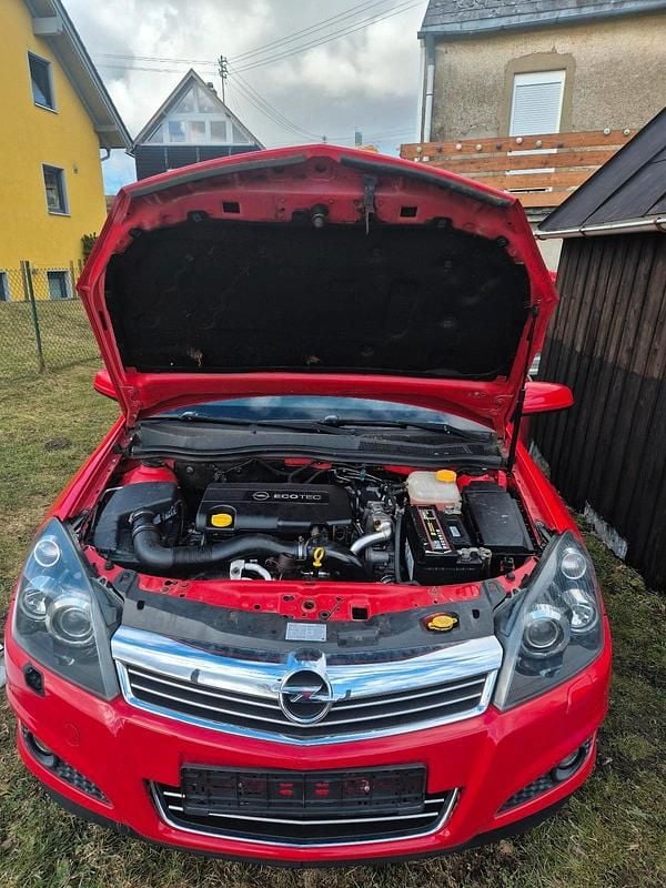 Gebraucht Opel Astra 110 PS (80 kW) 2008 Rot Kombi