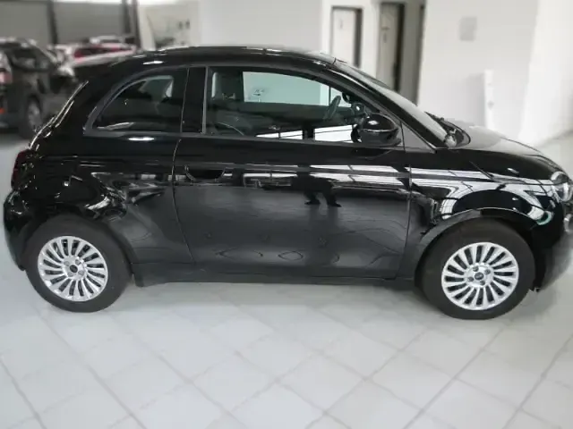 Gebraucht Fiat 500e Action 69 kW (95 PS) 2021 Onyx schwarz) (schwarz Kleinwagen