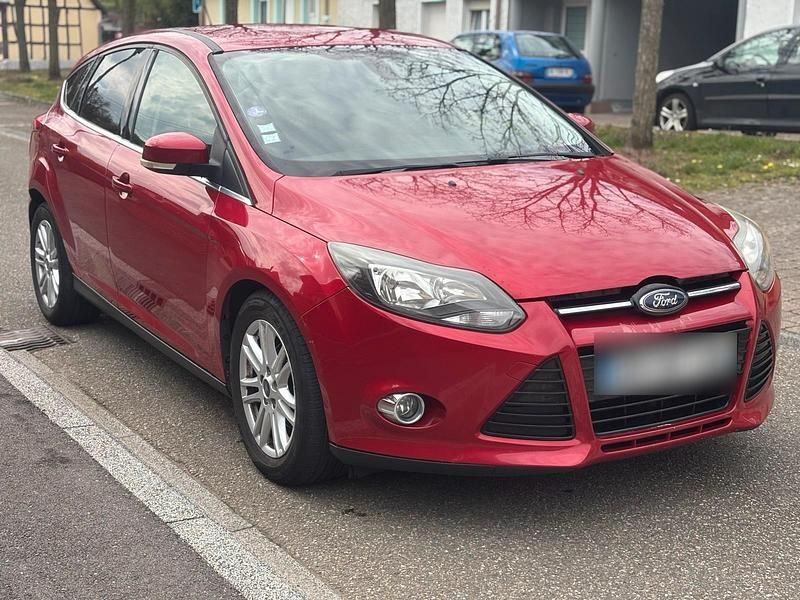 Gebraucht Ford Focus 100 PS (73 kW) 2012 Rot Limousine