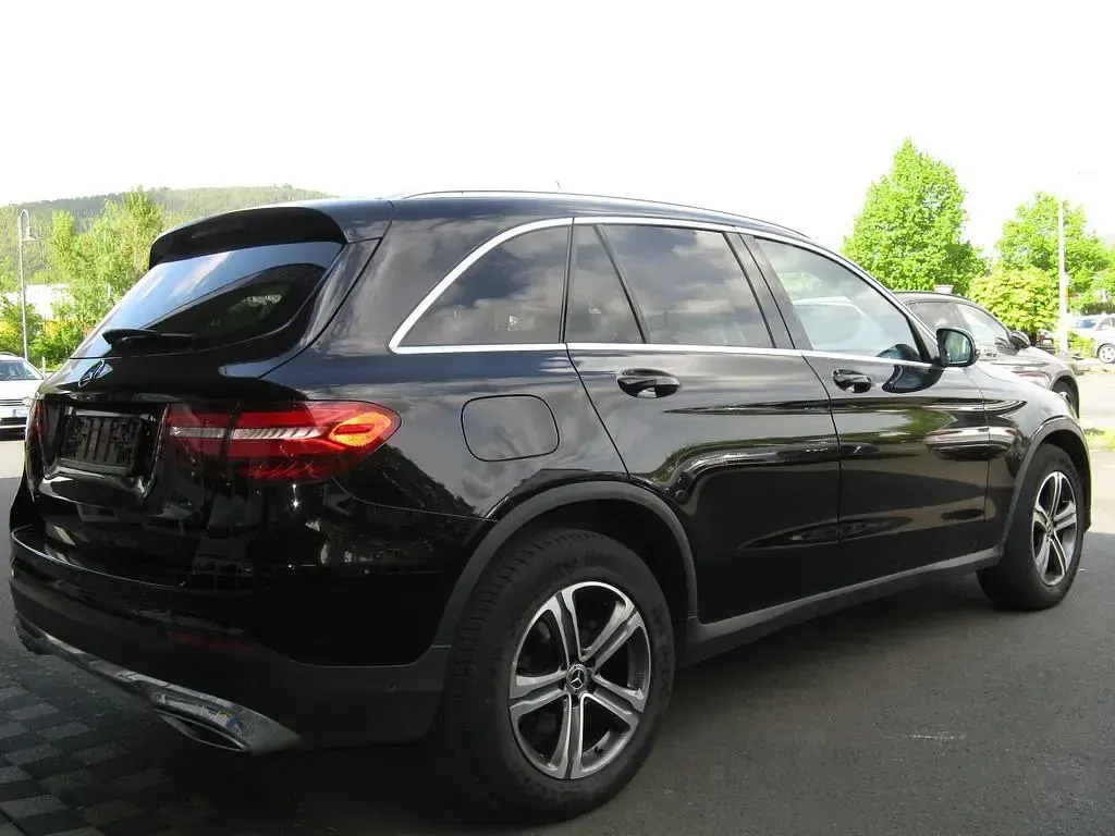 Gebraucht Mercedes GLC250 204 PS (150 kW) 2018 Obsidianschwarz  metalliclack (metallic) SUV