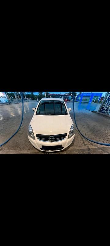 Weiß Gebraucht 2013 Opel Zafira Van / Kleinbus | 2.999 € (Guter Preis) - Bild 1/4