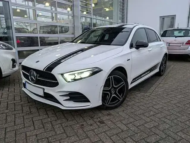 Gebraucht Mercedes A250 AMG line 160 PS (117 kW) 2020 Weiß Limousine