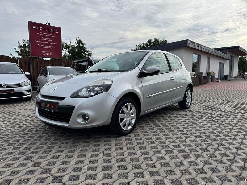 Silber Gebraucht 2009 Renault Clio III Dynamique | 1.990 € (Guter Preis) - Bild 1/4