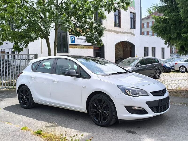 Gebraucht Opel Astra Style 136 PS (100 kW) 2014 Weiß Limousine