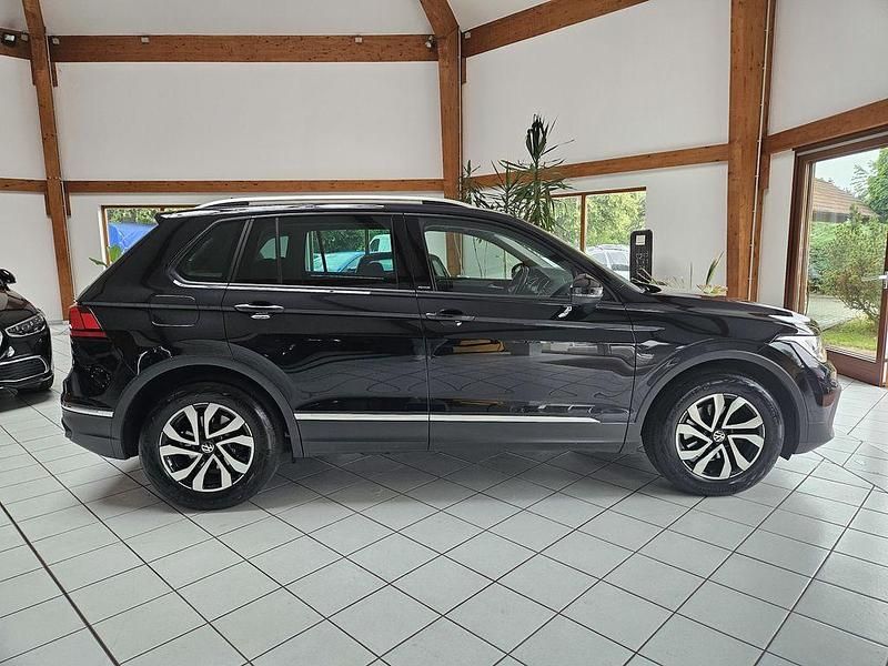 Gebraucht VW Tiguan Active 150 PS (110 kW) 2022 Schwarz SUV