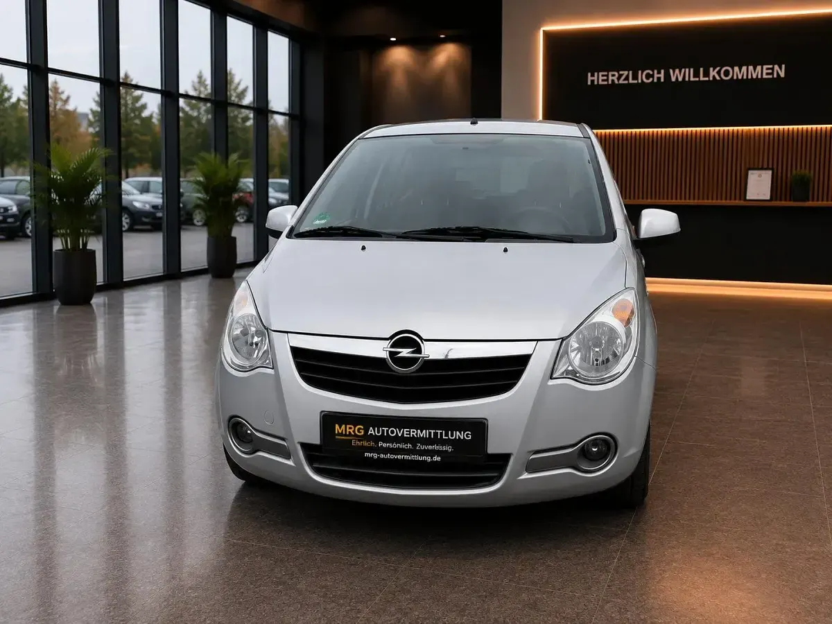 Gebraucht Opel Agila 68 PS (50 kW) 2013 Silber Kleinwagen