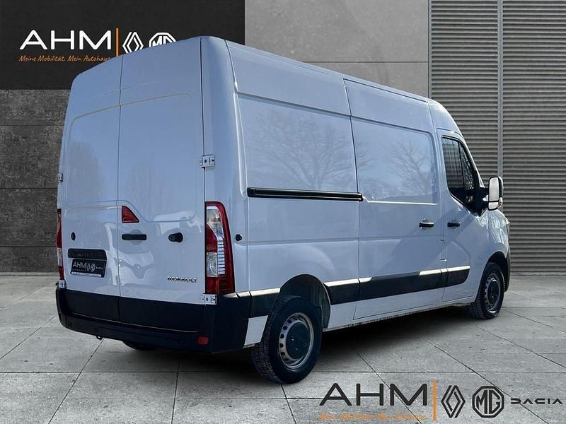 Second-hand Renault Master 135 CP (99 kW) 2023 Alb Monovolum