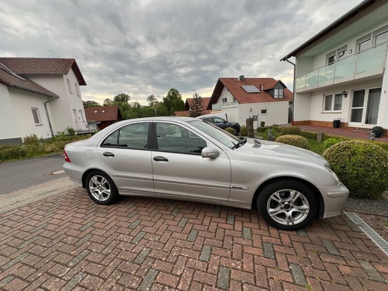 Silber Gebraucht 2005 Mercedes C200 Classic Limousine | 2.300 € (Superpreis) - Bild 1/4