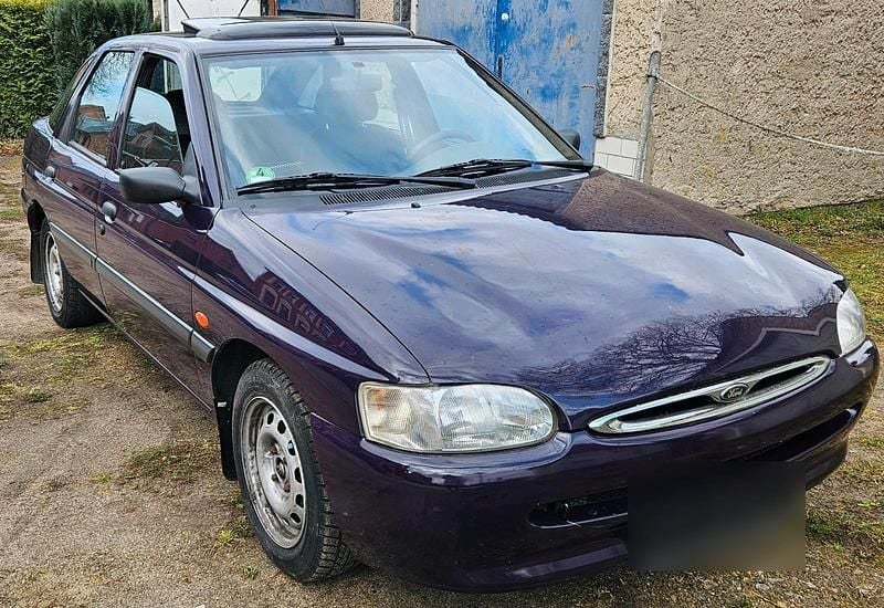 Gebraucht Ford Escort 90 PS (66 kW) 1997 Violet Limousine