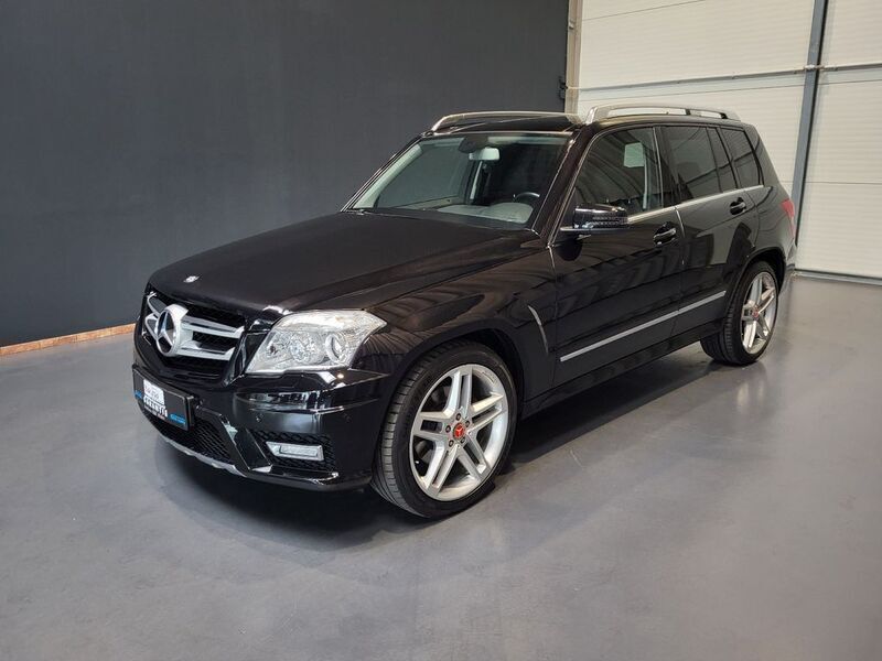 Obsidianschwarz metalliclack Gebraucht 2011 Mercedes GLK350 AMG SUV | 18.950 € (Fairer Preis) - Bild 1/4