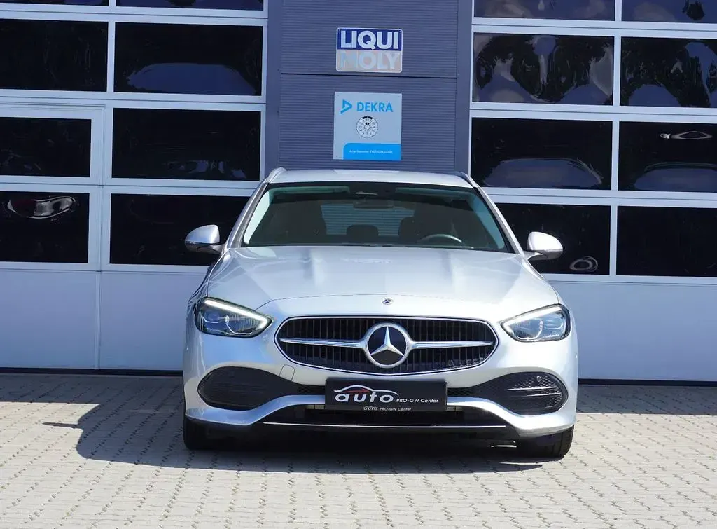 Gebraucht Mercedes C200 163 PS (119 kW) 2023 Silber Limousine