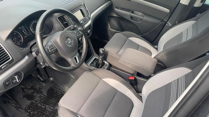 Gebraucht VW Sharan 140 PS (102 kW) 2014 Grau Van / Kleinbus