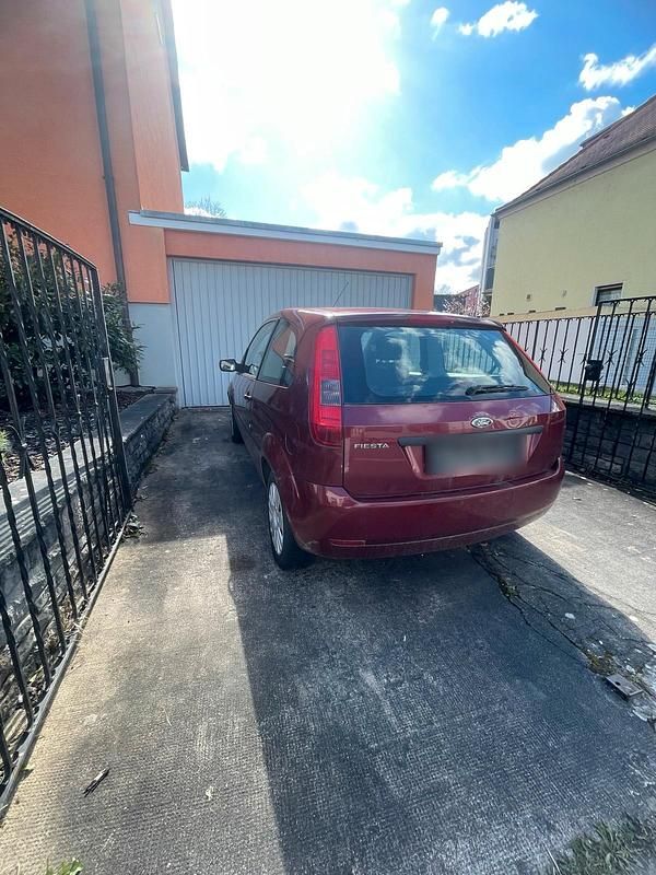 Gebraucht Ford Fiesta 75 PS (55 kW) 2003 Rot Kleinwagen