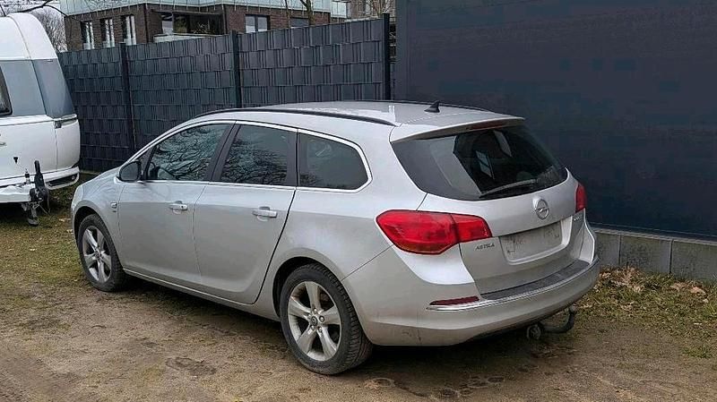 Gebraucht Opel Astra 110 PS (80 kW) 2014 Silber Kombi