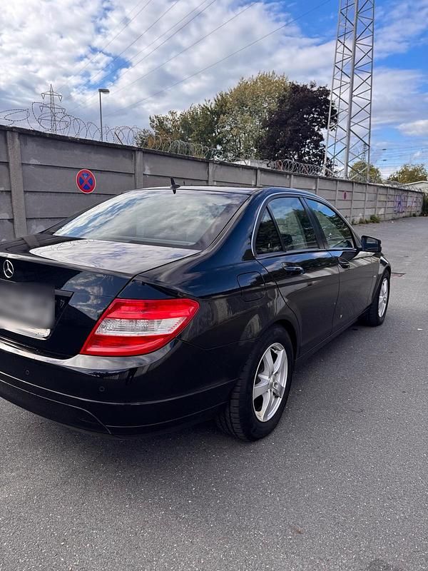 Gebraucht Mercedes C180 156 PS (114 kW) 2011 Schwarz Limousine