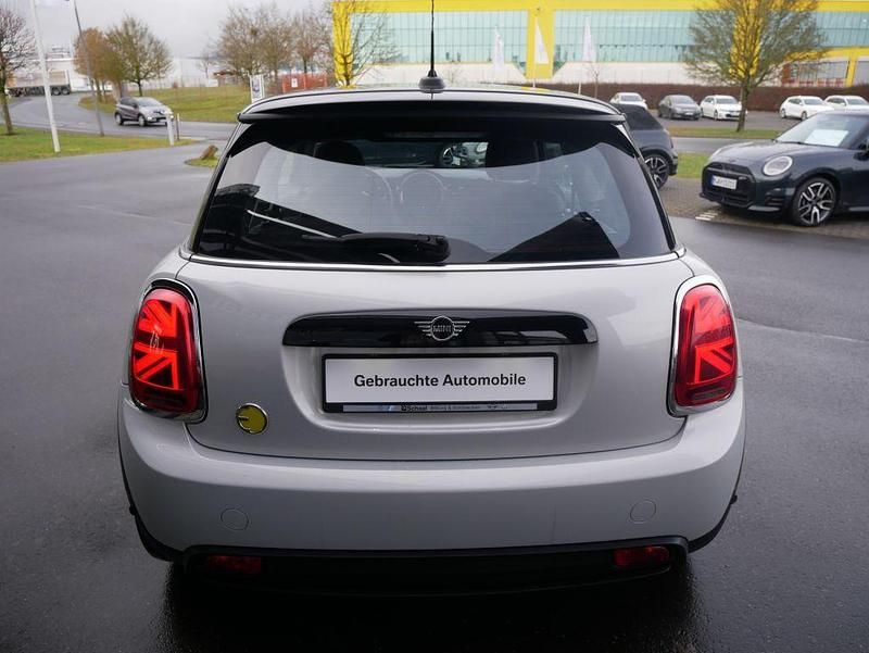 Gebraucht Mini Cooper SE Hatch 135 kW (184 PS) 2022 Weiß Kleinwagen