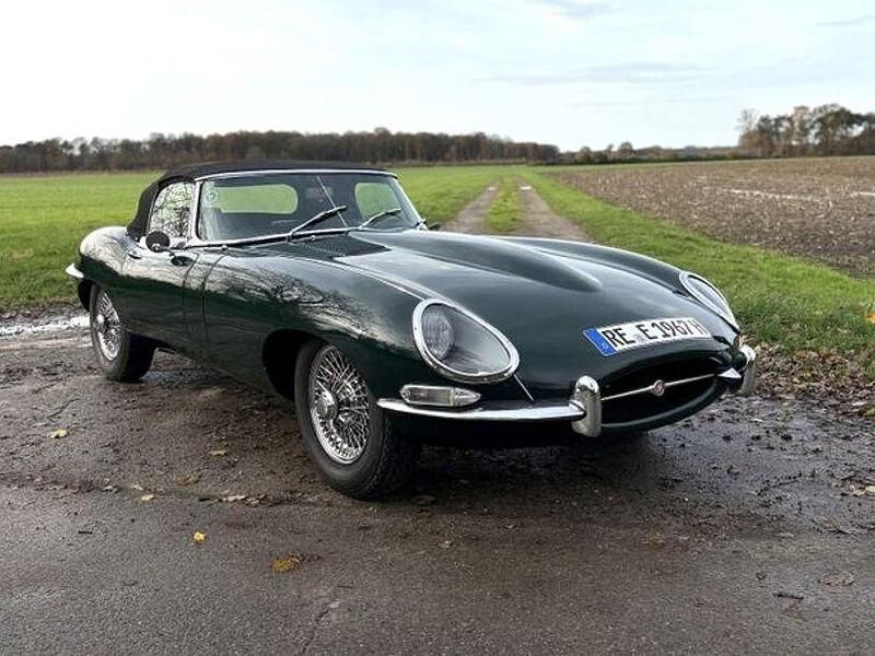 Grün Gebraucht 1967 Jaguar E-Type R Cabrio | 119.500 € - Bild 1/4