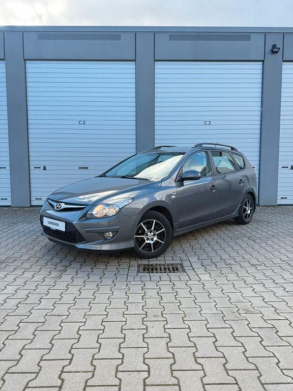 Gebraucht Hyundai i30 Comfort 109 PS (80 kW) 2010 Grau Kombi