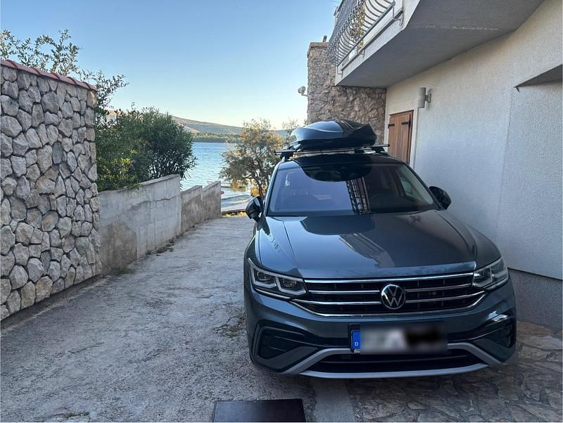 Grau Gebraucht 2022 VW Tiguan Allspace Elegance SUV | 33.990 € (Fairer Preis) - Bild 1/4