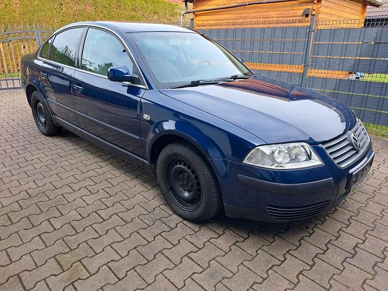 Usata VW Passat 131 CV (96 kW) 2002 Blu Berlina