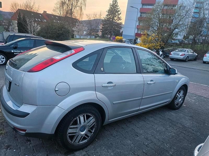 Gebraucht Ford Focus 2005 Grau Limousine