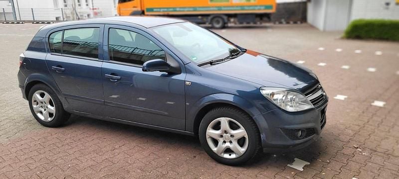 Gebraucht Opel Astra 105 PS (77 kW) 2007 Schwarz Limousine