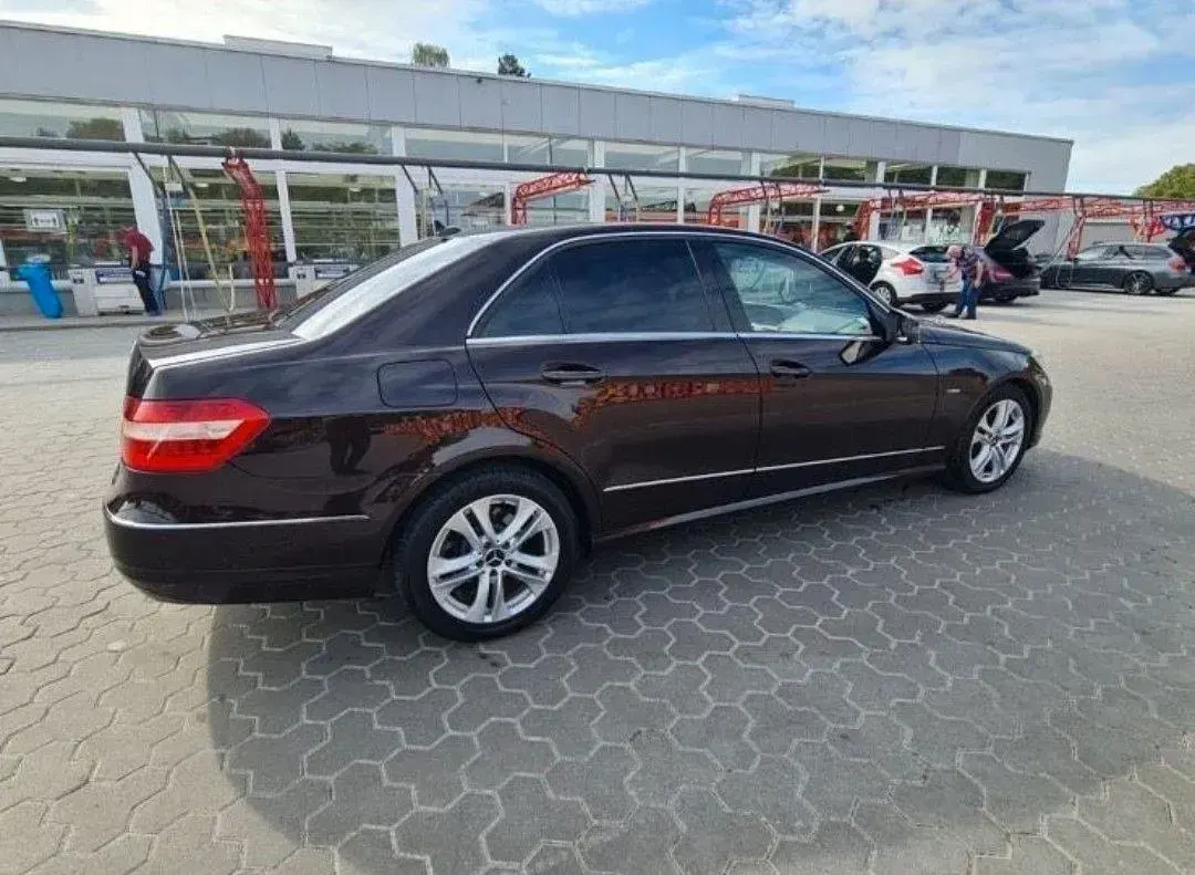 Gebraucht Mercedes 220 Elegance 170 PS (125 kW) 2009 Braun Limousine