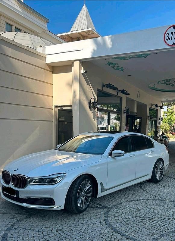 Weiß Gebraucht 2016 BMW 730 Limousine | 25.700 € (Guter Preis) - Bild 1/4