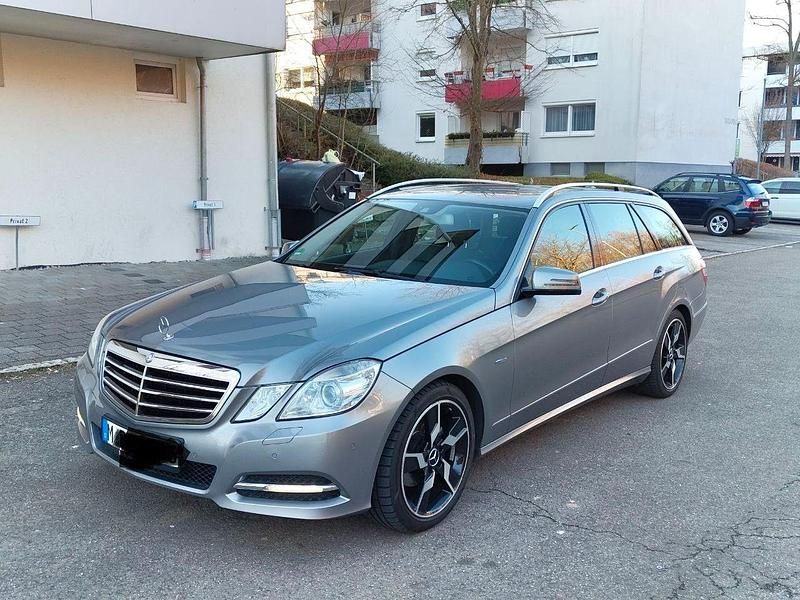Grau Gebraucht 2012 Mercedes E200 Avantgarde Kombi | 9.300 € (Fairer Preis) - Bild 1/4